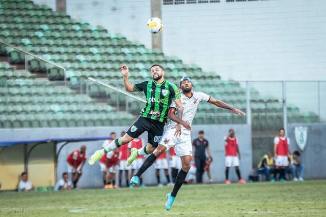 卢为与陈芋汐成功晋级女子10米台决赛